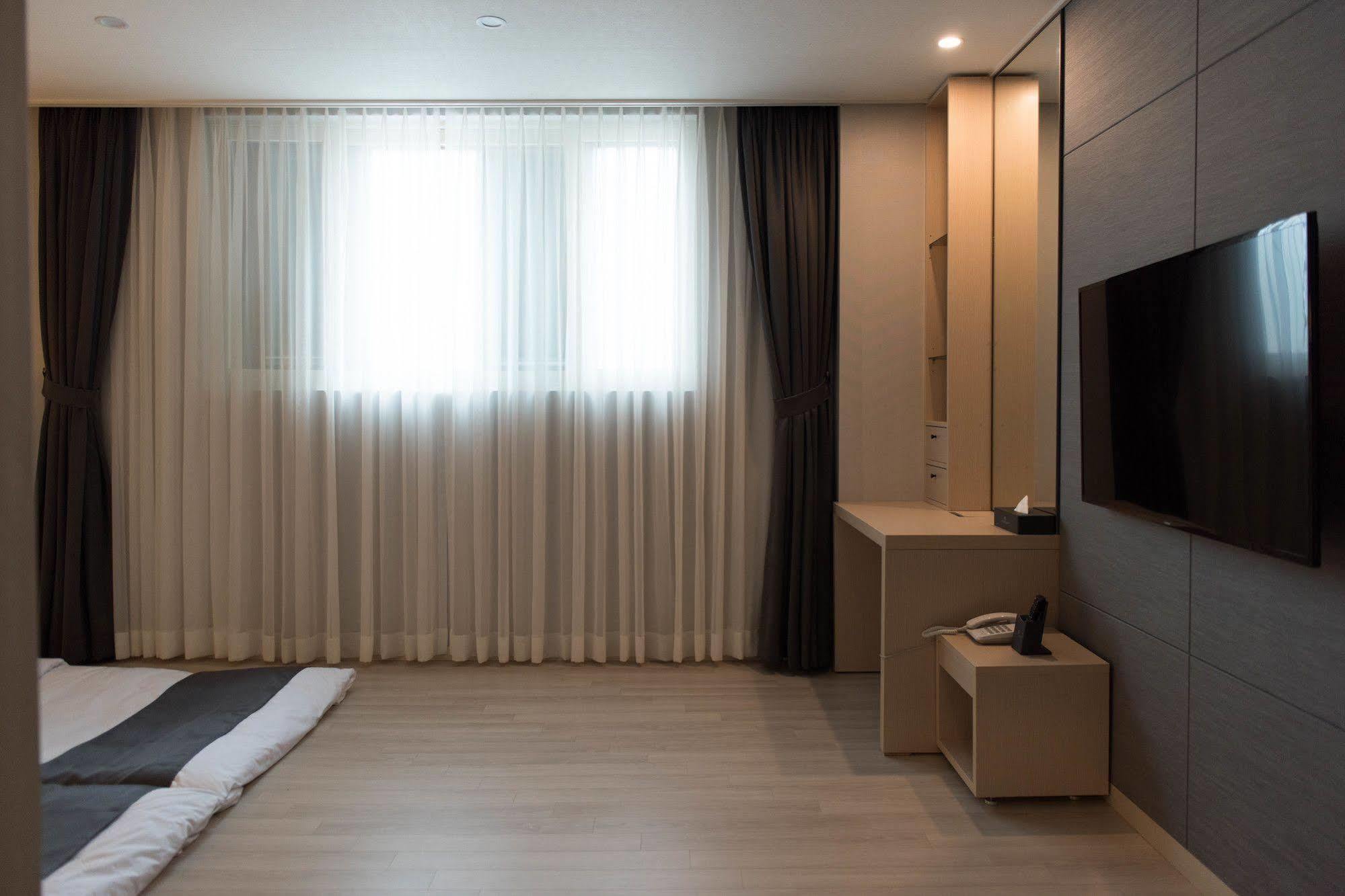New Donghae Tourist Hotel Eksteriør bilde